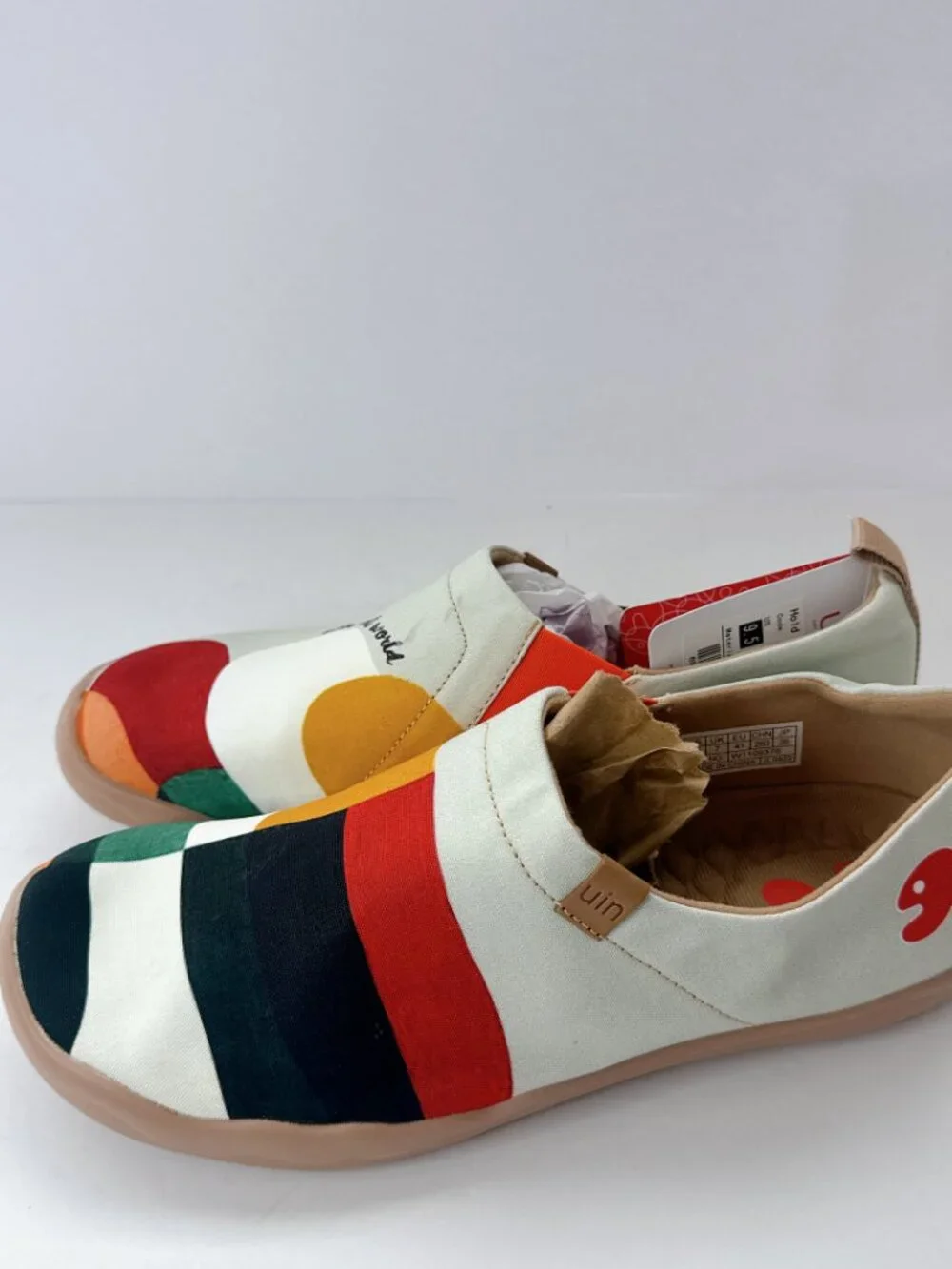 Size 9.5 UIN Hold That Color Slip-On Shoes Women’s Abstract Art Canvas Flats